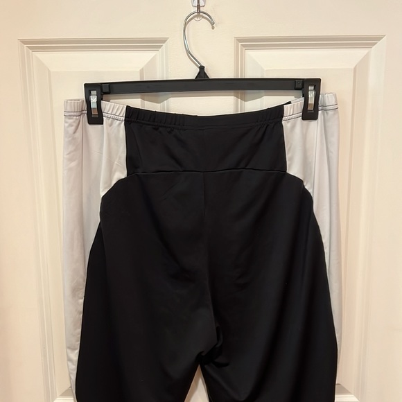 SHEIN Curve, womans, black & white elastic waist jogger/athletic pants. Size 1X. - Picture 5 of 5